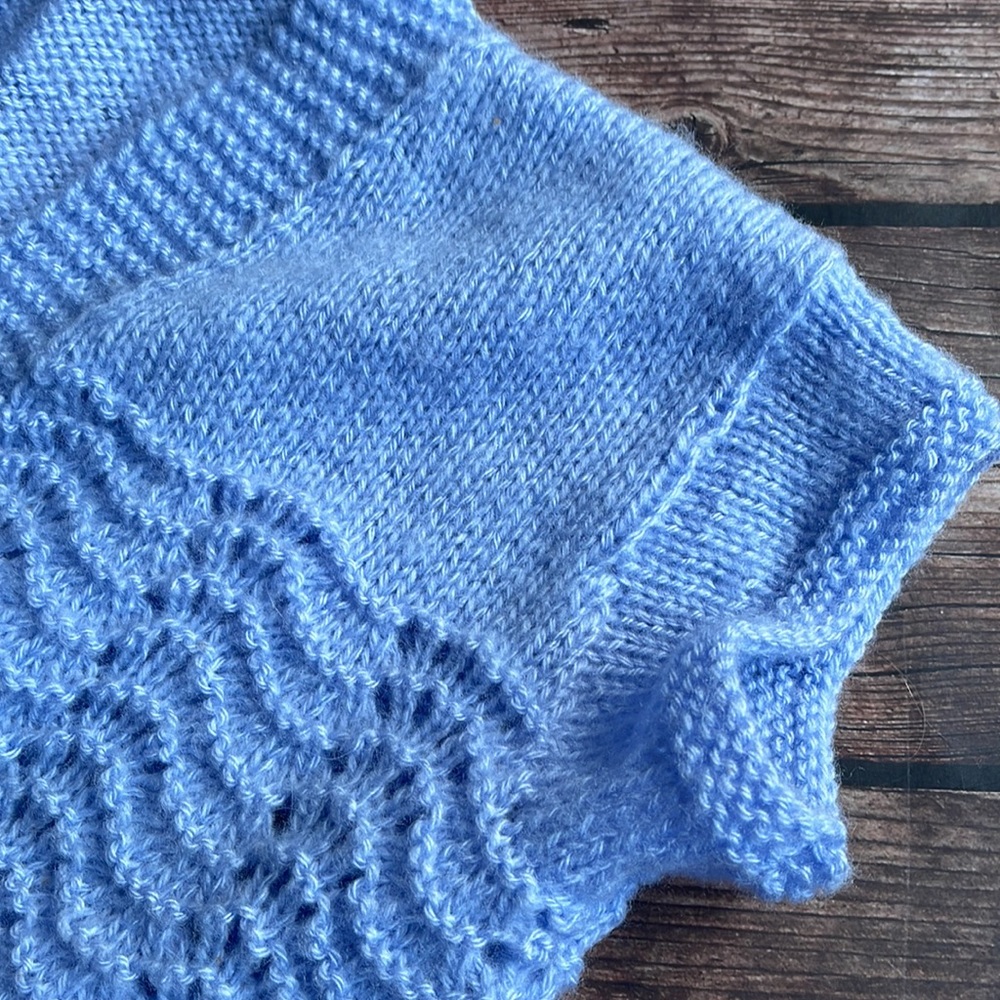 HANDCRAFTED | Cornflower blue cropped knit jacket - Picture 2 of 6